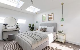 Cozy Leyton House With Garden And Small Terrace